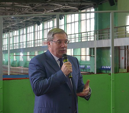 Полномочный представитель считает, что в строительстве спортивных объектов должны участвовать и государство, и частный инвестор