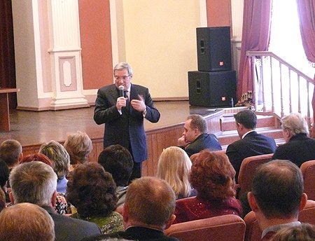 Полномочный представитель считает, что государственный контроль должен основываться на усиленном  самоконтроле руководителей учебных учреждений