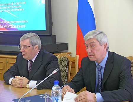 Полномочный представитель Президента РФ в Сибирском федеральном округе Виктор Толоконский, руководитель Федеральной службы по финансовому мониторингу Юрий Чиханчин