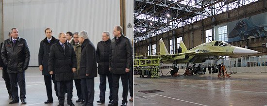 Во время осмотра сборочного цеха Новосибирского авиационного завода имени В.П.Чкалова