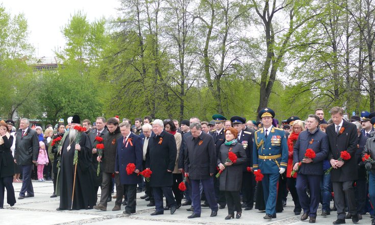 Торжественный митинг и возложение венков к Вечному огню