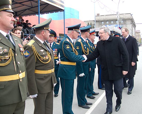 Полномочный представитель поблагодарил командование парада