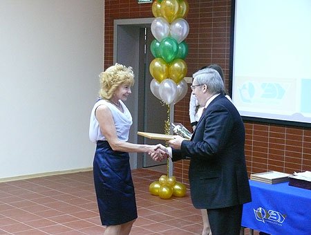 Виктор Толоконский вручил преподавателям вуза благодарственные письма Полномочного представителя Президента РФ в СФО