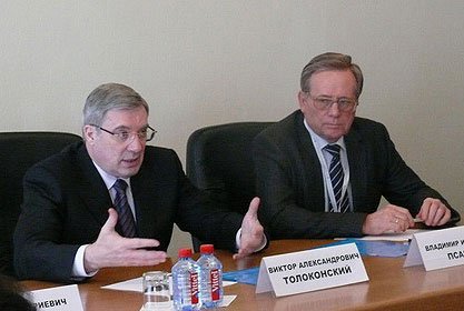 Полномочный представитель Президента РФ в Сибиирском федеральном округе Виктор Толоконский, замполпреда Владимир Псарев