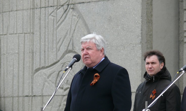 Торжественный митинг и возложение венков к Вечному огню