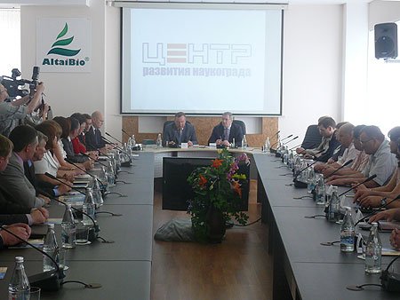 В ходе рабочей поездки в Алтайский край Виктор Толоконский принял участие в совещании в Центре развития наукограда г.Бийска