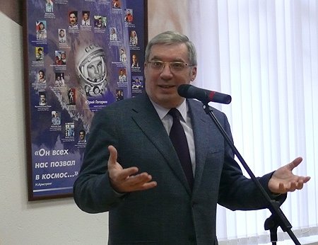 Полномочный представитель Президента РФ в СФО Виктор Толоконский поздравил гостей музея им.Ю.В.Кондратюка с Днем космонавтики