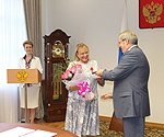 Полномочный представитель вручил государственные награды Российской Федерации жителям Новосибирской области