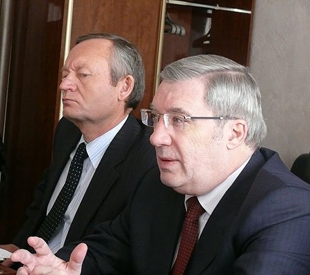 Полномочный представитель Президента Российской Федерации в Сибирском федеральном округе Виктор Толоконский, губернатор Забайкальского края Равиль Гениатулин