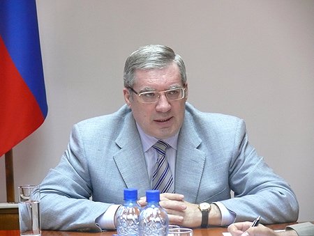 Полномочный представитель подчеркнул, что все поручения по реализации Послания Президента Федеральному Собранию региону нужно выполнить незамедлительно