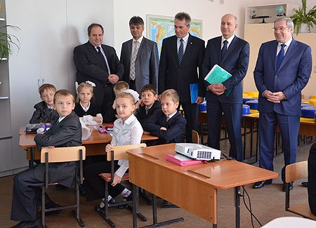 Проблему нехватки мест в детских садах необходимо решать более активно и системно - Виктор Толоконский