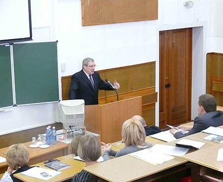 Полномочный представитель выступил перед слушателями курсов программы подготовки управленческих кадров в сфере здравоохранения и образования