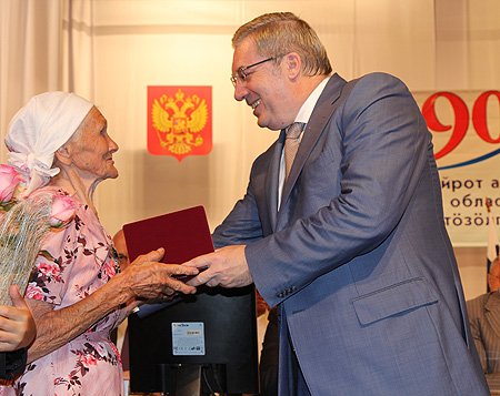 Полномочный представитель вручил награды жителям Республики Алтай