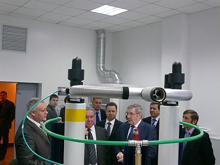 Полномочный представитель Президента Российской Федерации в Сибирском федеральном округе Виктор Толоконский ознакомился с разработками Института проблем переработки углеводородов