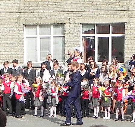 Традиционно прозвучал торжественный звонок для первоклассников