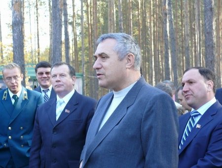 Полномочный представитель Президента Российской Федерации в Сибирском федеральном округе Анатолий Квашнин в Курочкинском лесничестве
