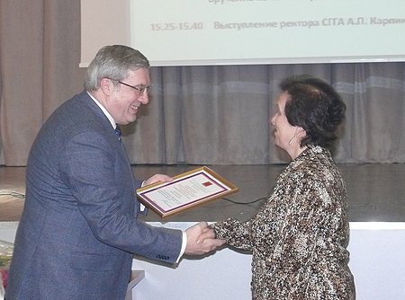 Виктор Толоконский вручил благодарственные письма полномочного представителя