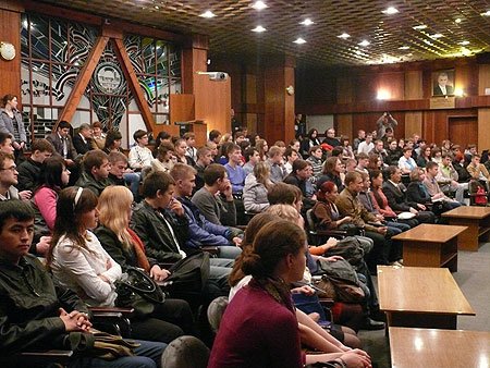 Студенты и преподаватели НГТУ