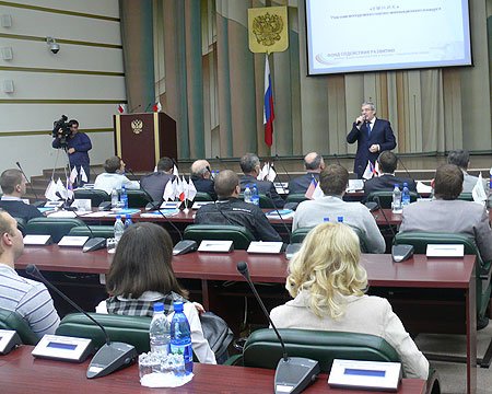 Виктор Толоконский встретился с участниками молодежного форума в Кемерово
