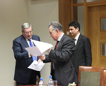 Виктор Толоконский, академик РАН Николай Диканский и директор Центра интеграции образования, науки и производства Юрий Смелянский