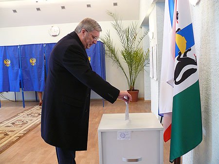 Полномочный представитель Президента РФ в СФО Виктор Толоконский проголосовал на выборах депутатов Законодательного Собрания Новосибирской области