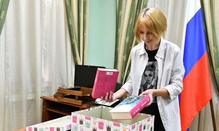Анастасии из Республики Хакасия подарили полное собрание сочинений писателя Алексея Толстого