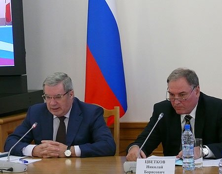 Полномочный представитель Президента РФ в СФО Виктор Толоконский и заместитель директора Федеральной службы РФ по контролю за оборотом наркотиков – руководитель аппарата Государственного антинаркотического комитета Николай Цветков
