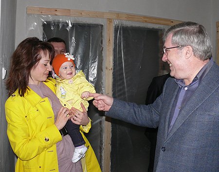 Полномочный представитель поздравил будущих жильцов нового дома
