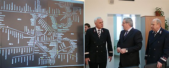 Виктор Толоконский: внедрение более совершенных технологических решений на железнодорожных магистралях имеет особое значение (на фото: первый заместитель начальника Западно-Сибирской дирекции инфраструктуры ЗСЖД Александр Гергерт, Виктор Толоконский и Анатолий Регер)