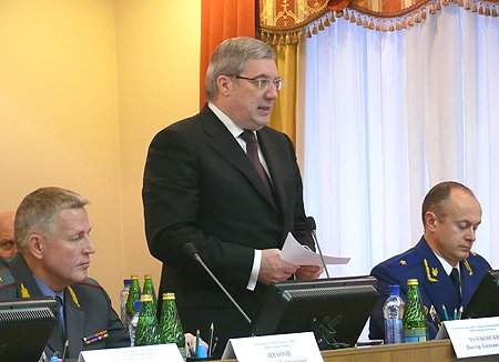 Виктор Толоконский отметил, что сложность, объем и масштаб проблем, решать которые предстоит сотрудникам органов внутренних дел на транспорте, будут увеличиваться