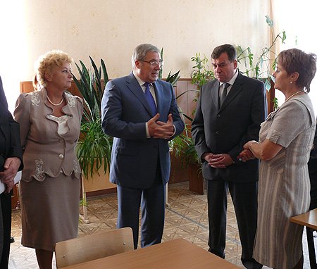 Муниципалитетам требуется поддержка со стороны федерального и регионального бюджетов, чтобы сохранить сферу образования, считает Виктор Толоконский