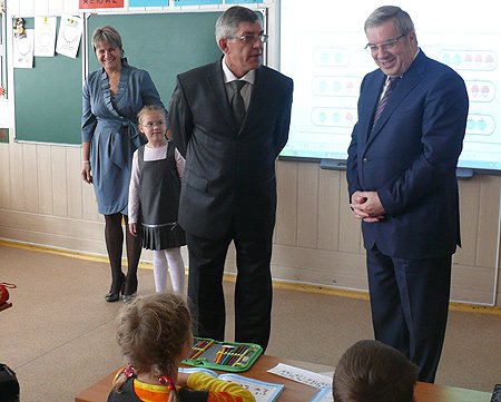 Виктор Толоконский ознакомился с учебными классами лицея № 9