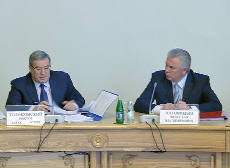 Участники Совета при полномочном представителе обсудили ряд проблем, актуальных для АПК Сибири (на фото слева - полномочный представитель Президента РФ в СФО Виктор Толоконский, справа - президент Республики Бурятия Вячеслав Наговицын)