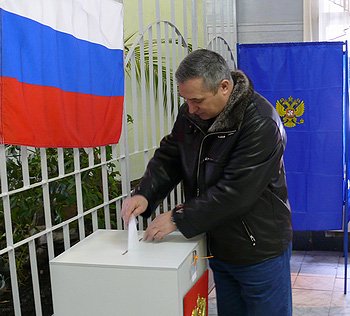 Анатолий Квашнин голосует на выборах Президента Российской Федерации 2 марта 2008 г.