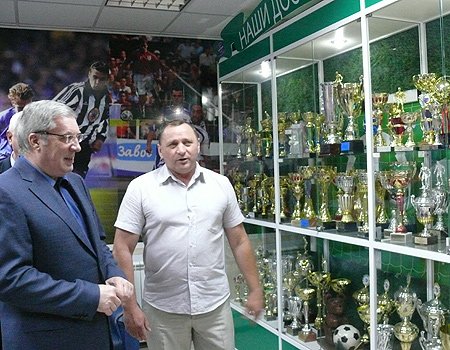 В ходе посещения детско-юношеской школы олимпийского резерва по футболу А.Смертина