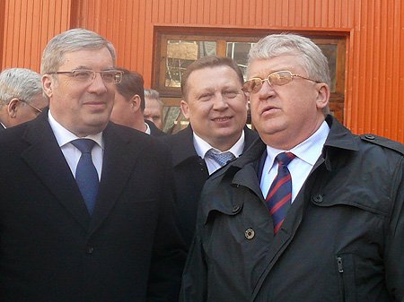 Виктор Толоконский посетил Улан-Удэнское приборостроительное производственное объединение (справа - генеральный директор предприятия Сергей Соляник)