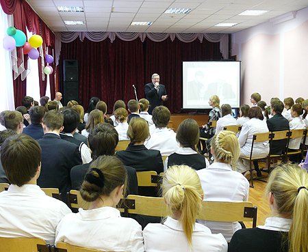 Полномочный представитель ответил на вопросы учащихся и коллектива Новосибирского городского педагогического лицей