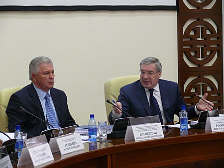 Полномочный представитель Президента РФ в СФО Виктор Толоконский, президент Республики Бурятия Вячеслав Наговицын