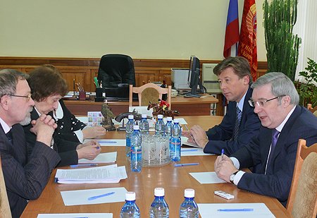 Полномочный представитель провел совещание с участием руководителей вуза и Технопарка новосибирского Академгородка