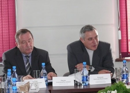 Губернатор Алтайского края Александр Карлин и полномочный представитель Президента РФ в СФО Анатолий Квашнин принимают участие в совещании по вопросам развития лесной отрасли