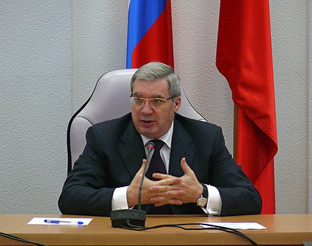 Полномочный представитель считает, что нужно стремиться изменить эмоциональный настрой людей и поднять уровень нравственности общества