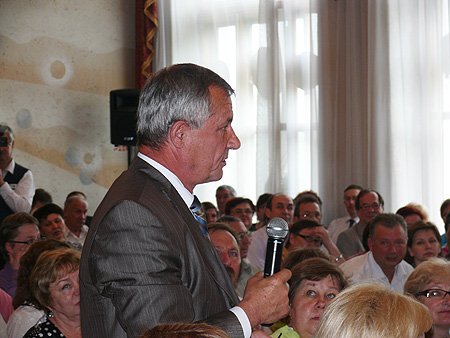 Во встрече приняли участие преподаватели, руководители учебных заведений и представители органов власти, ответственных за сферу образования