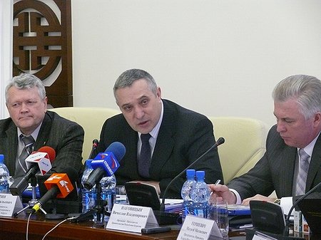 На фото: председатель Сибирского Отделения РАН Александр Асеев, полномочный представитель Президента Российской Федерации в Сибирском федеральном округе Анатолий Квашнин, 
глава Республики Бурятия Вячеслав Наговицын