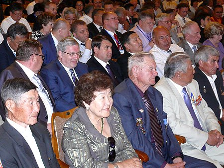Торжественное собрание общественности в Улан-Удэ, посвященное  350-летию добровольного вхождения Республики Бурятия в состав Российского государства