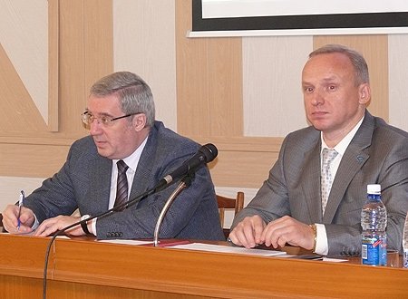 Полномочный представитель Президента РФ в СФО Виктор Толоконский и ректор Новосибирского государственного педагогического университета Алексей Герасев