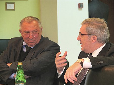 Директор Института солнечно-земной физики СО РАН Александр Потехин и полномочный представитель Президента РФ в СФО Виктор Толоконский