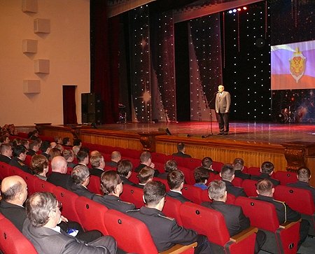 Полномочный представитель поздравил сотрудников органов безопасности с профессиональным праздником