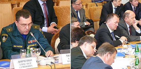 Участники заседания (на фото слева - первый заместитель начальника Сибирского регионального центра МЧС Александр Моргунов)