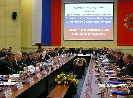 Участники совместного заседания Совета при полномочном представители и Совета МАСС
