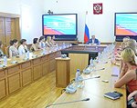 Задачи развития сферы здравоохранения обсудил полномочный представитель с выпускниками «Школы интернов»